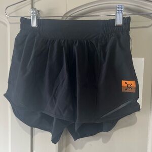 Lululemon sz 4 NWT Hotty Hot 4’ lines